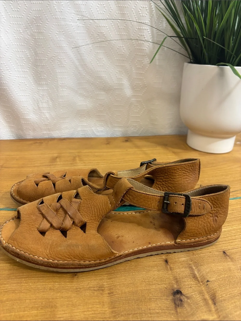 Frye Vintage cognac Fisherman Gwen Sandals. Rare!